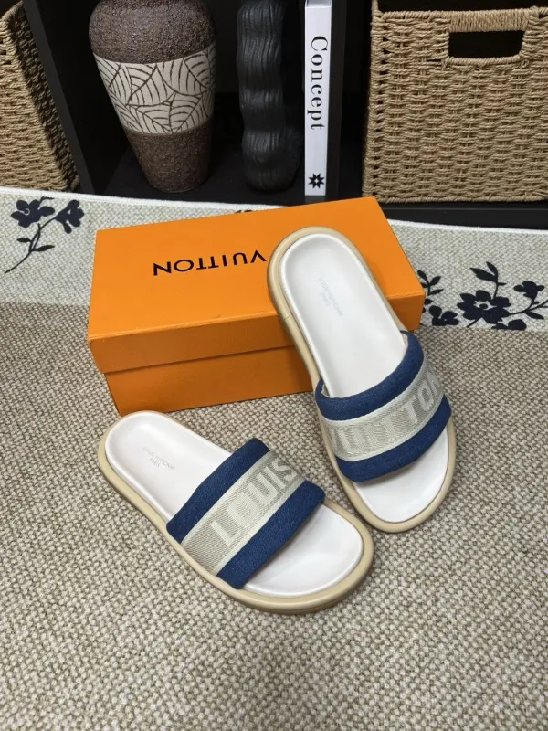P320💰[New model] Long-term availability, 2025 new model, couple model [LOUlS VUlTTON] comes with drawer box, bag, card, invoice "Louis Vuitton ~ unique modern sandals. 》LV counter purchasing 🏃Men's and women's casual slippers, sold at the same time at the counter, the original old flower material upper is soft and comfortable, (refuses to discolor and rub the feet) sole: original factory special combination original sole, code number: 35--46 4 multiple colors 🉑️ to choose from